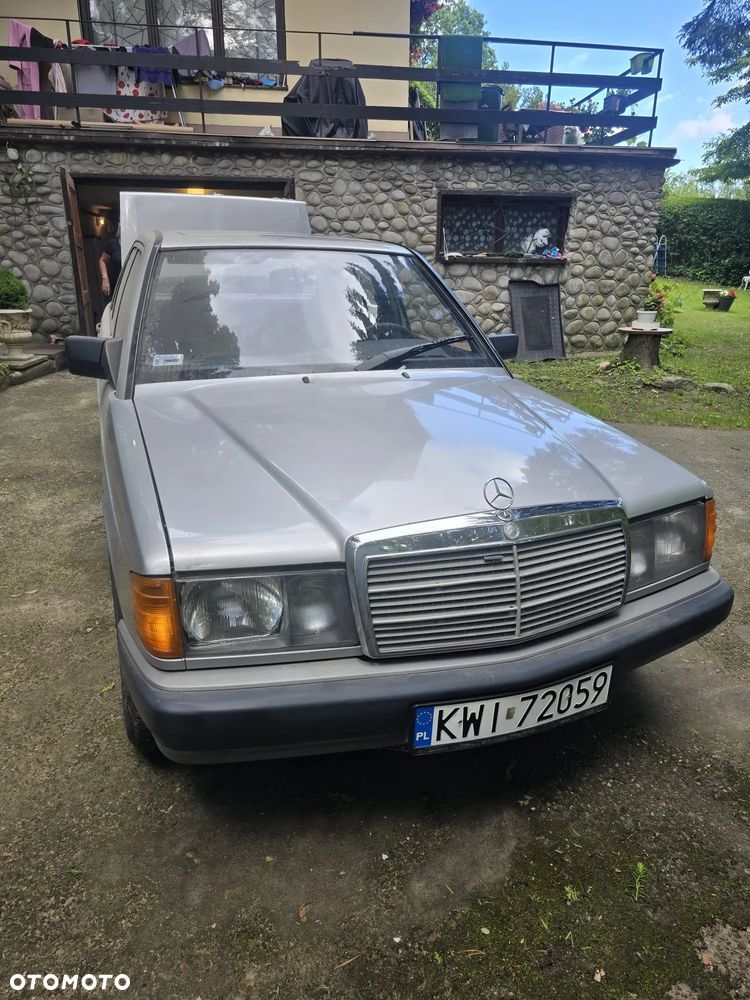 Mercedes-Benz W201 (190) - 1