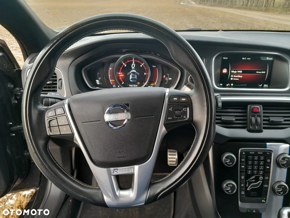 Volvo V40 D3 R Design - 9