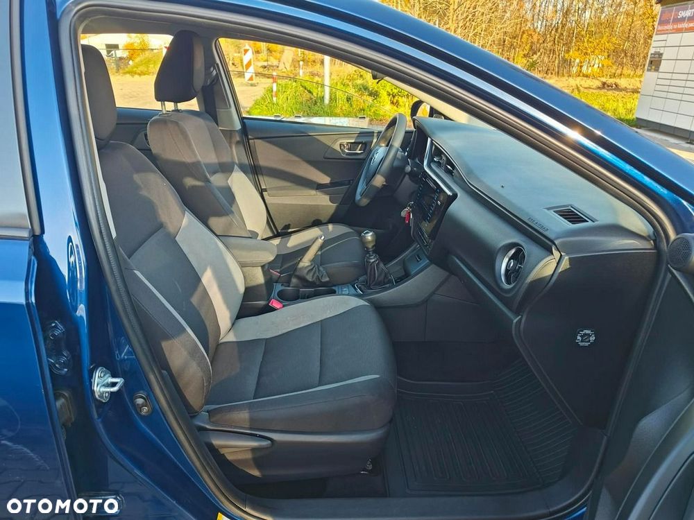 Toyota Auris - 13