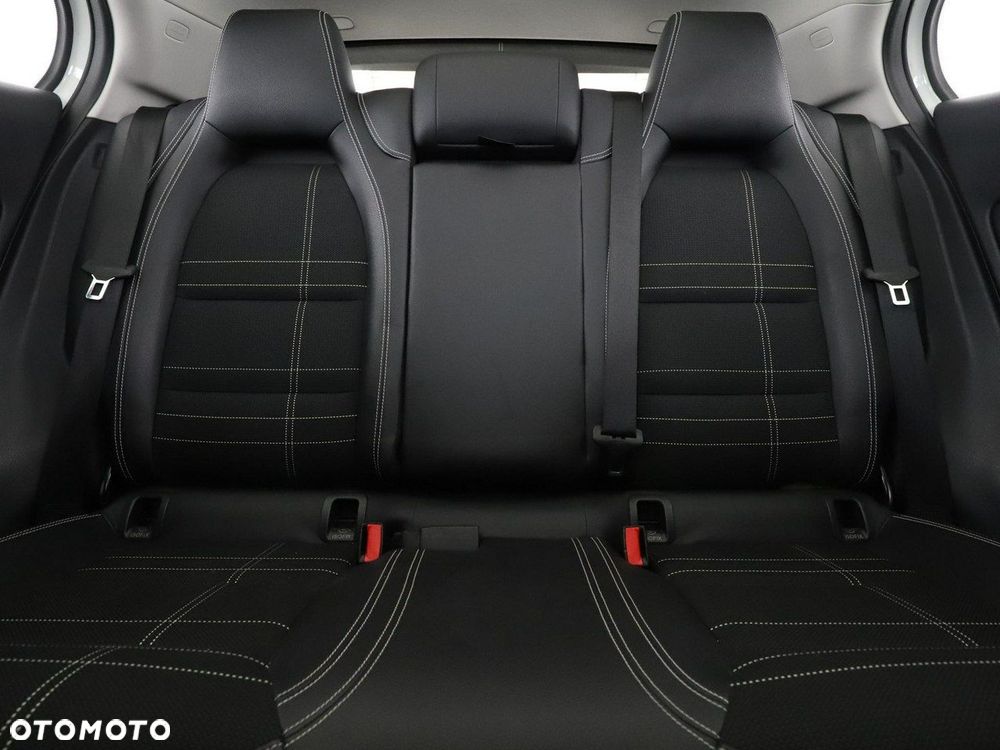 Mercedes-Benz GLA 250 4-Matic Urban - 19