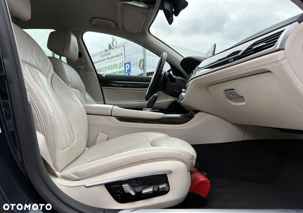 BMW Seria 7 730d xDrive - 31