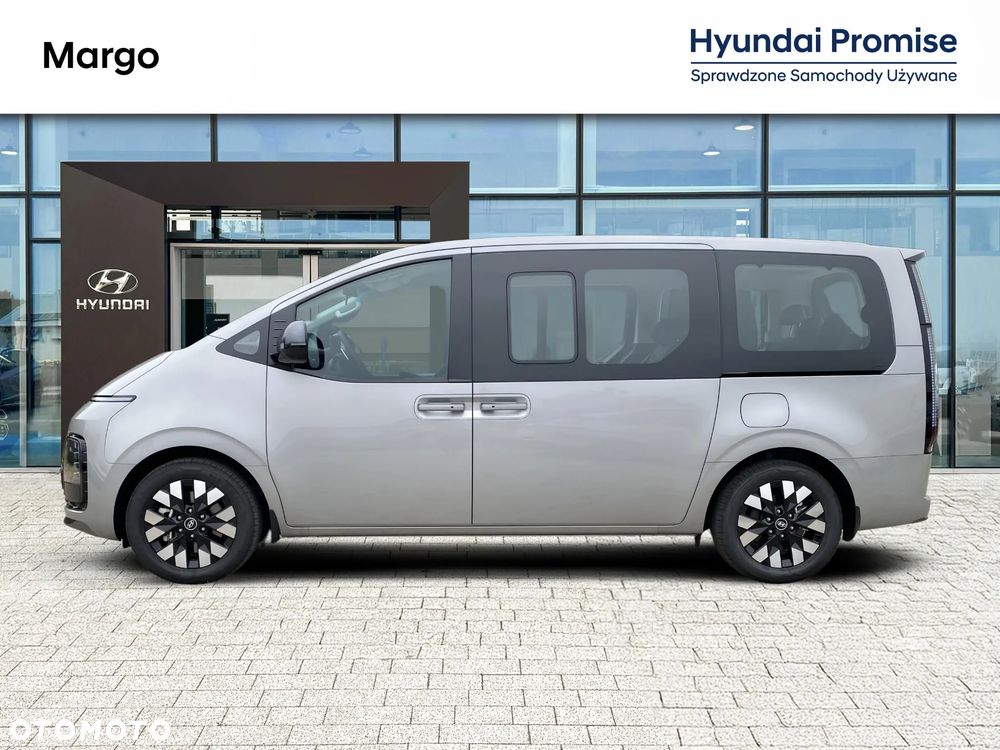 Hyundai Staria 1.6 T-GDI HEV Luxury - 12
