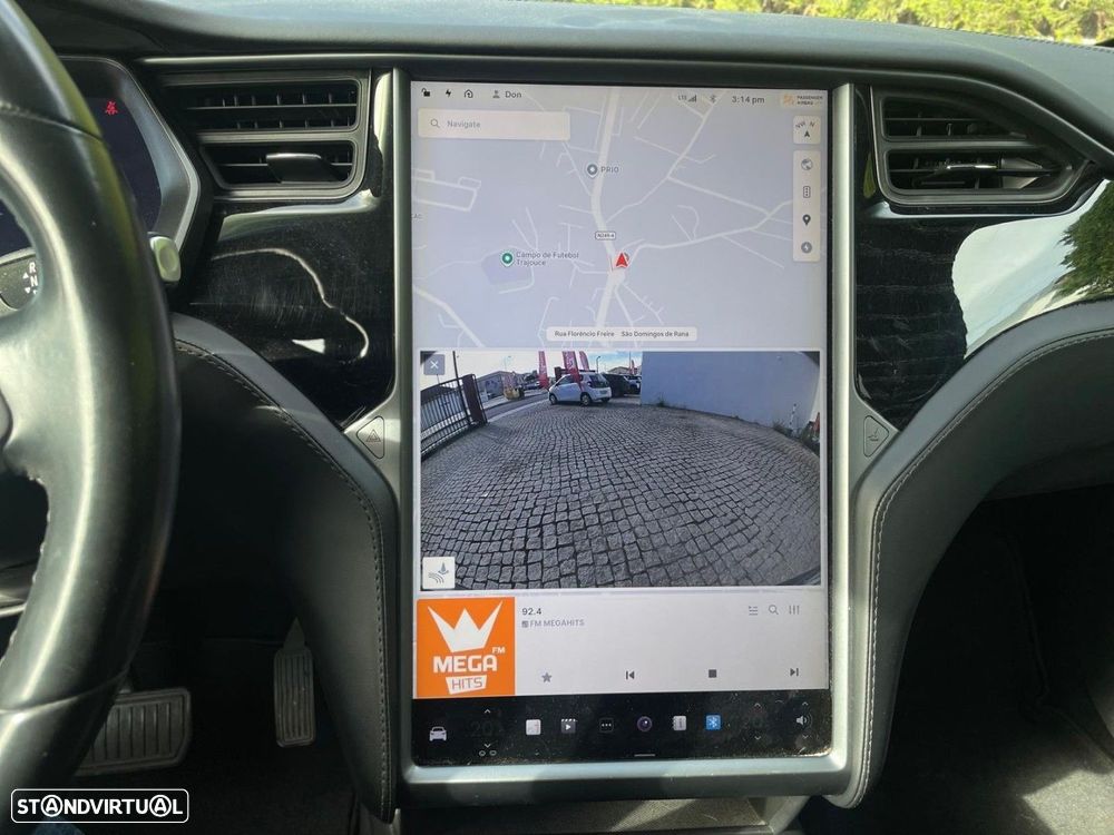Tesla Model X - 21