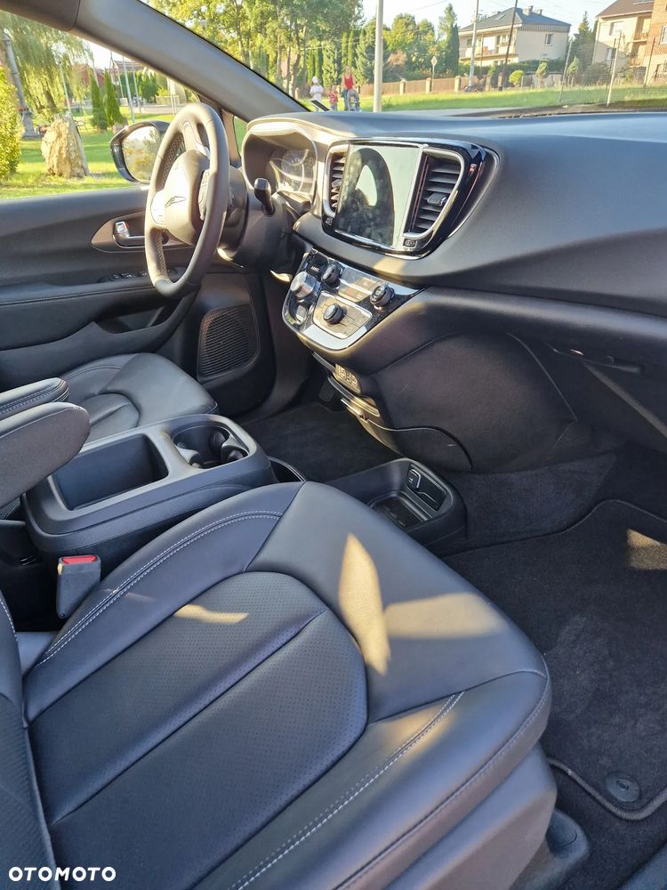 Chrysler Pacifica - 9