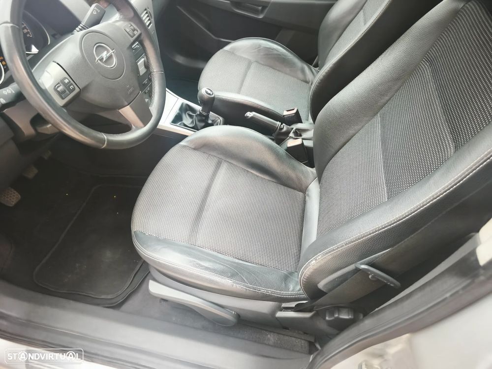 Opel Astra Caravan 1.9 CDTi Cosmo - 21