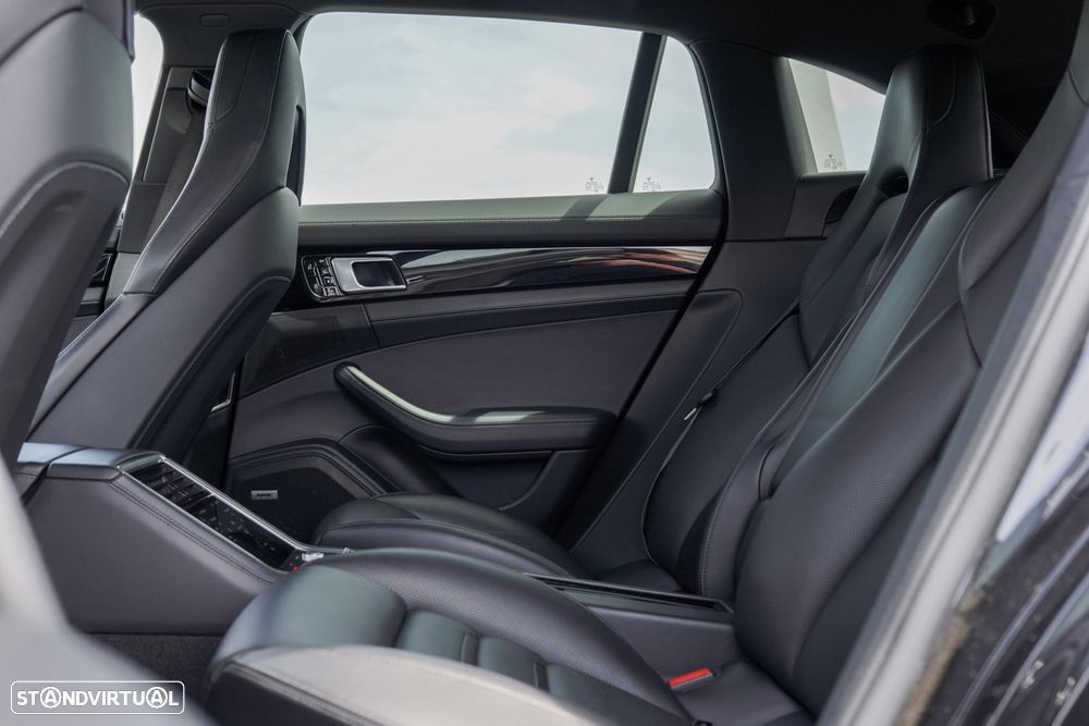 Porsche Panamera 4 E-Hybrid 10 Years Edition - 42