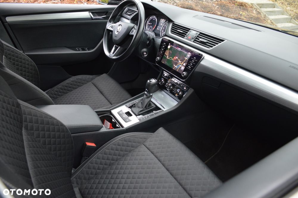 Skoda Superb 2.0 TDI SCR Sportline DSG - 23