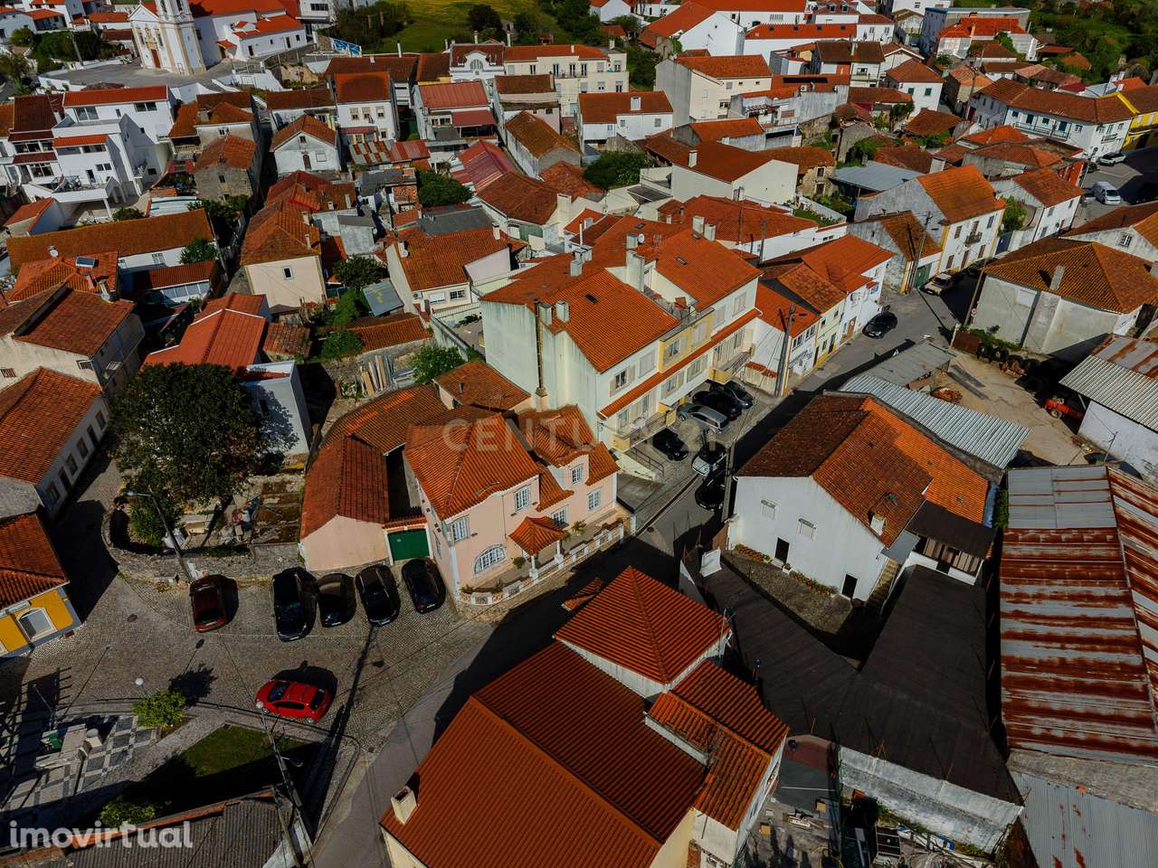 Moradia T5 com Anexos e Logradouro — Charme e Potencial no Coração do - Grande imagem: 3/35