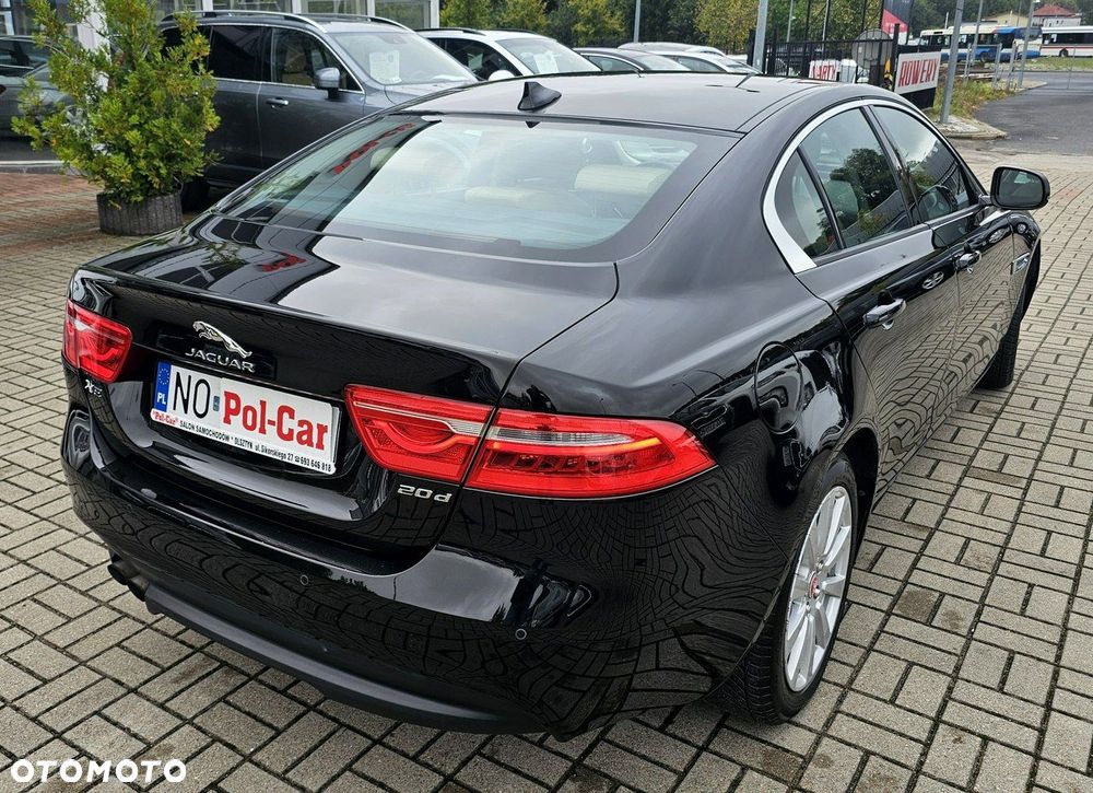 Jaguar XE 2.0 D AWD Portfolio - 8