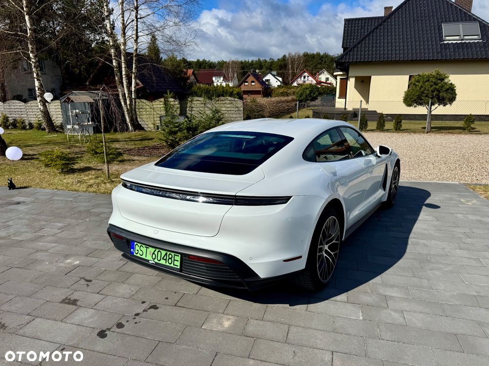 Porsche Taycan 4 - 8