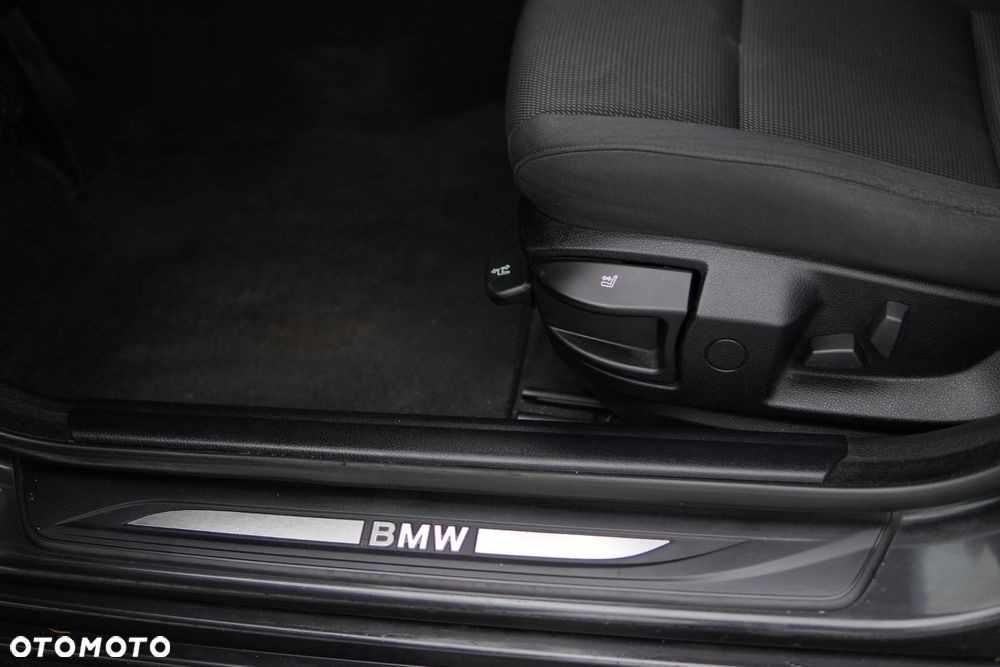 BMW Seria 5 520d Touring - 13