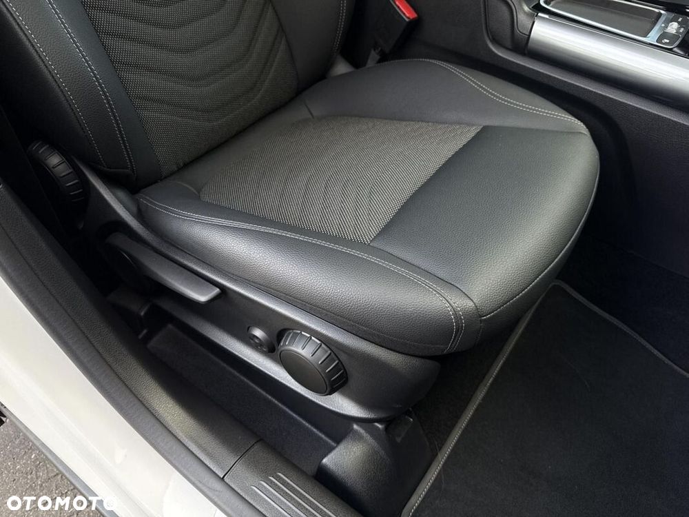 Mercedes-Benz GLA - 23
