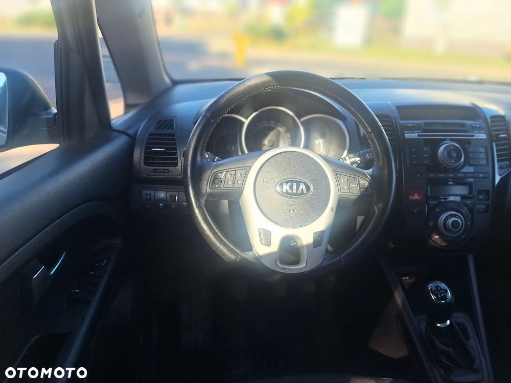 Kia Venga - 15
