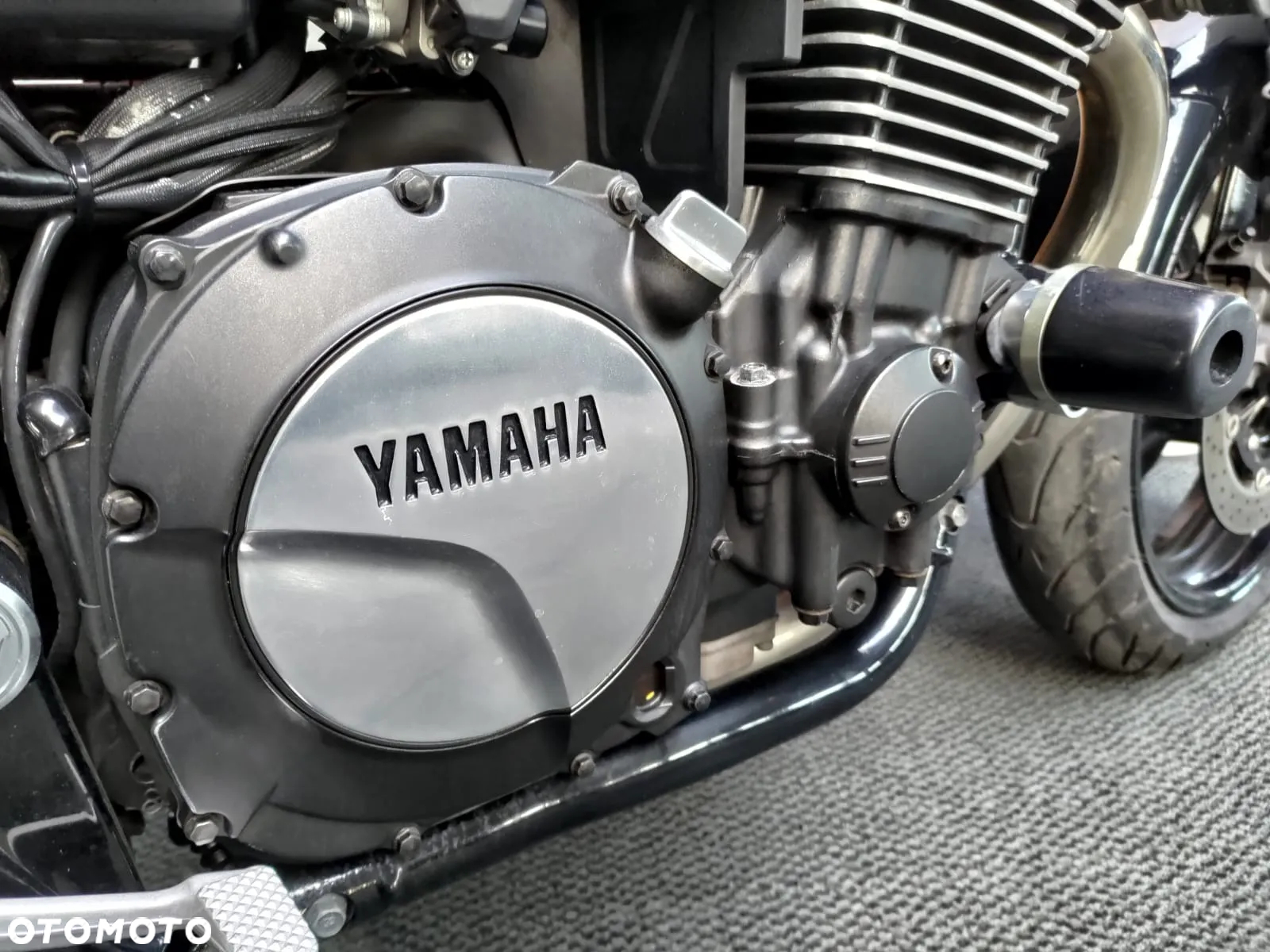 Yamaha XJR - 18