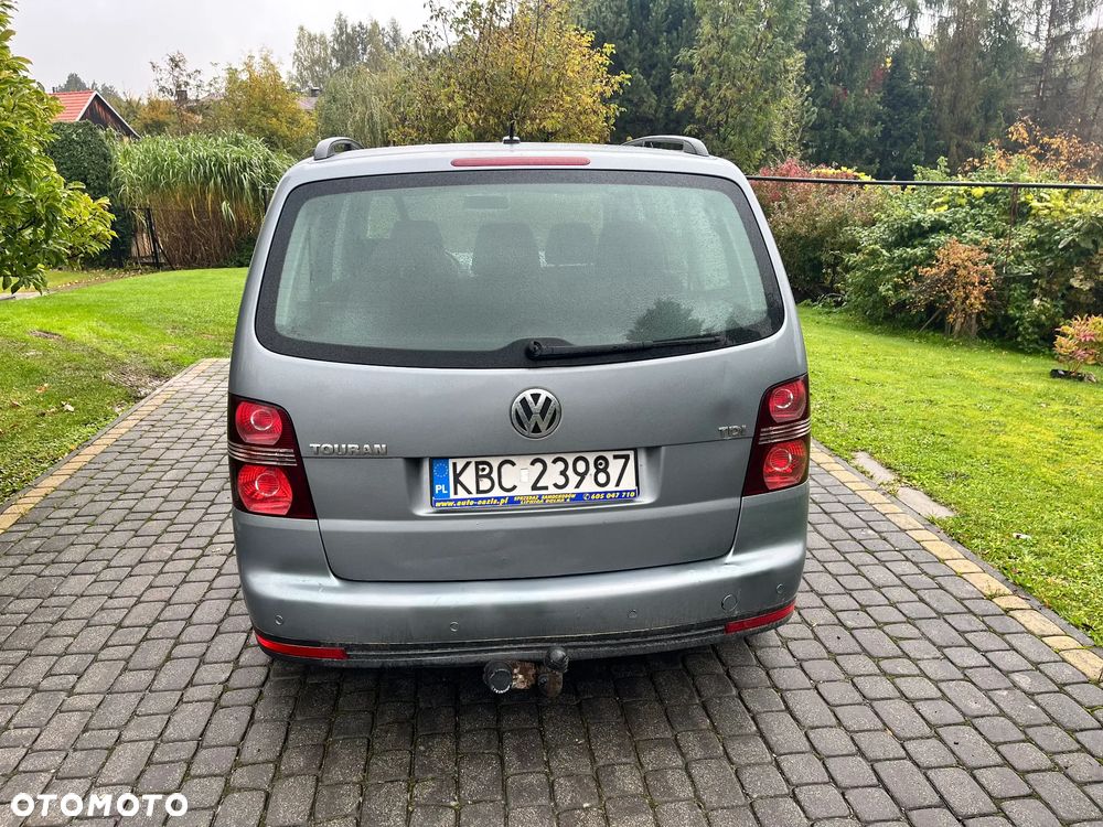 Volkswagen Touran - 5
