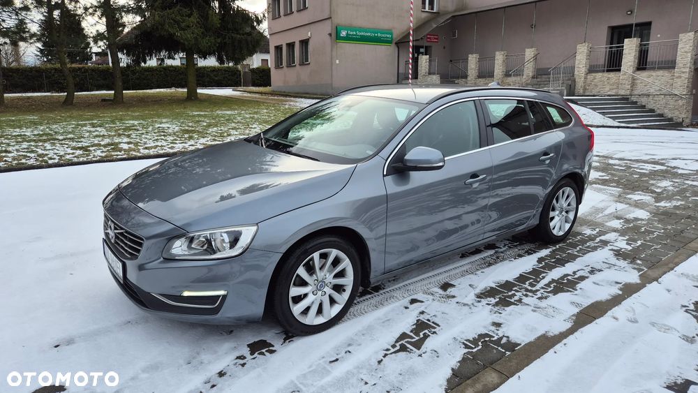 Volvo V60 D2 Summum - 1