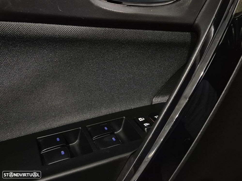 Toyota Auris Touring Sports 1.8 HSD Comfort +P.Techno+P.Sport - 22