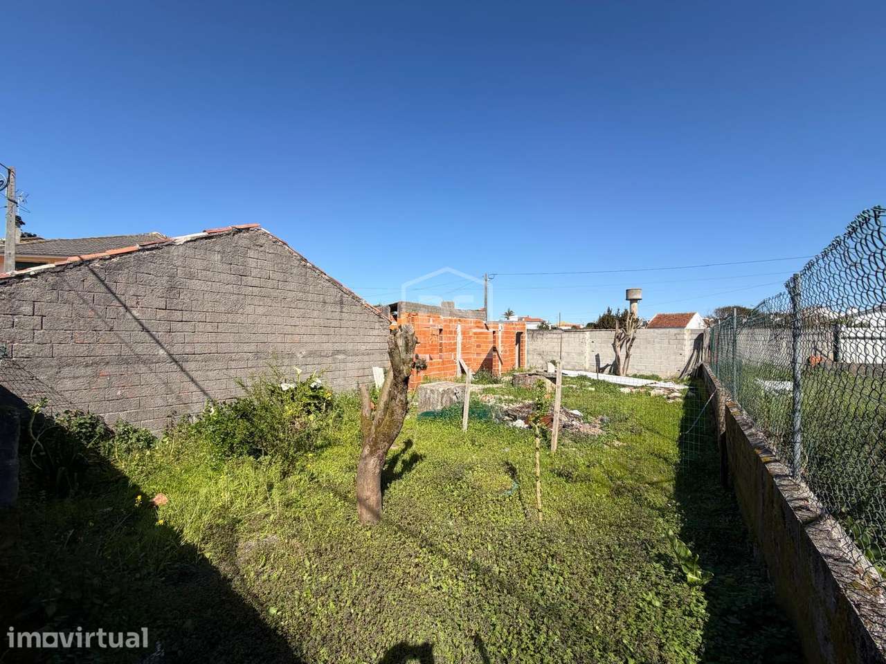 Terreno com Garagem e Telheiro - Grande imagem: 5/22