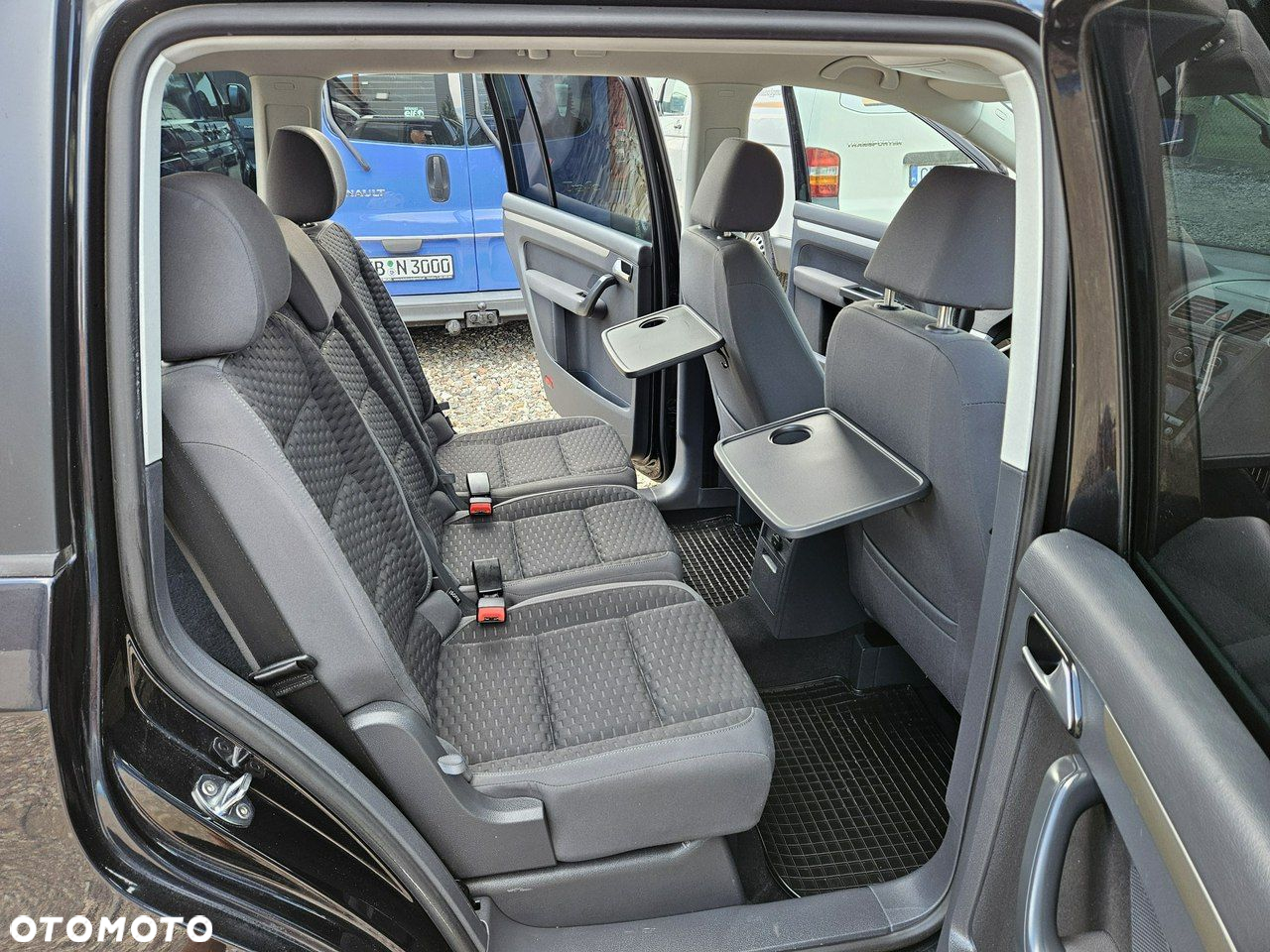 Volkswagen Touran - 11