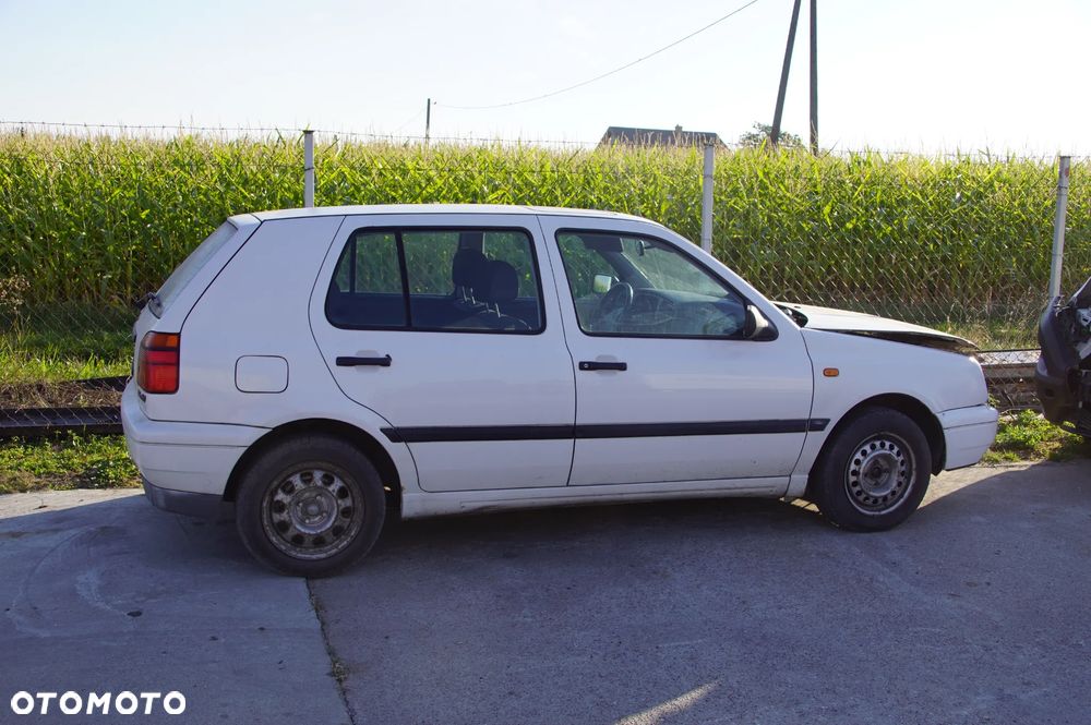 Auto na części - Volkswagen Golf III 1.4 8V 60 KM AEX DGL LB9A 1996R Silnik Skrzynia Drzwi Szyba Lusterko Błotnik Klapa Zderzak Deska Kokpit Sterownik Moduł Czujnik Licznik Kierownica - 3