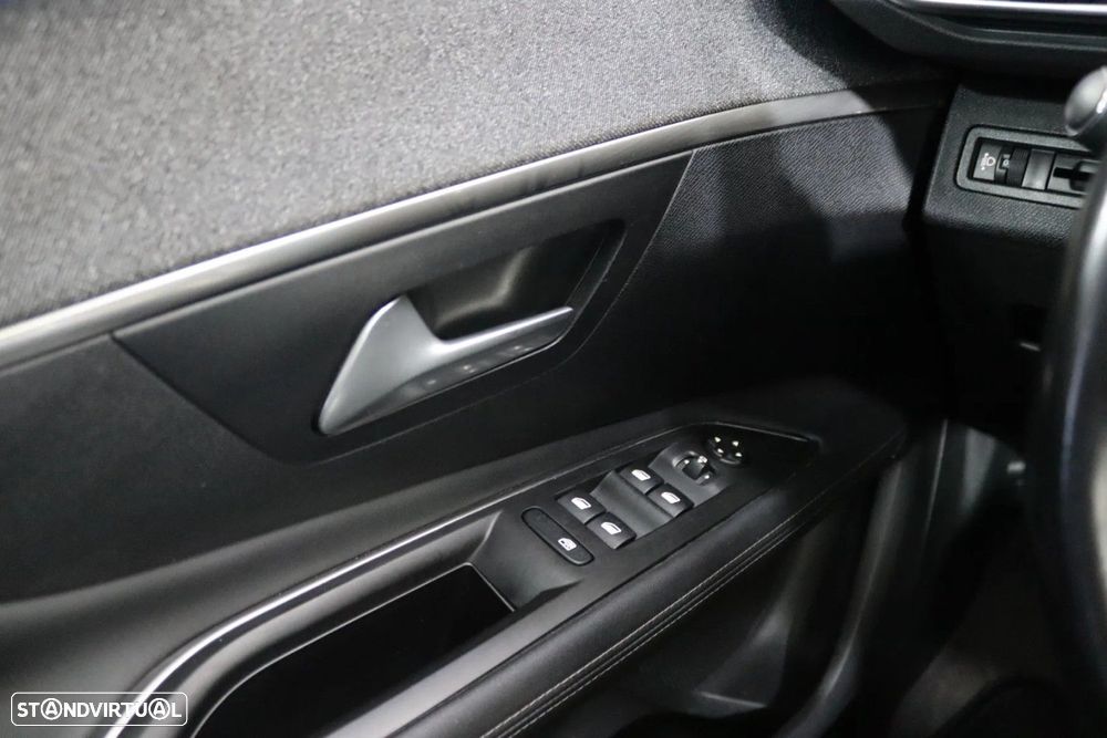 Peugeot 3008 1.2 PureTech Allure EAT8 - 10