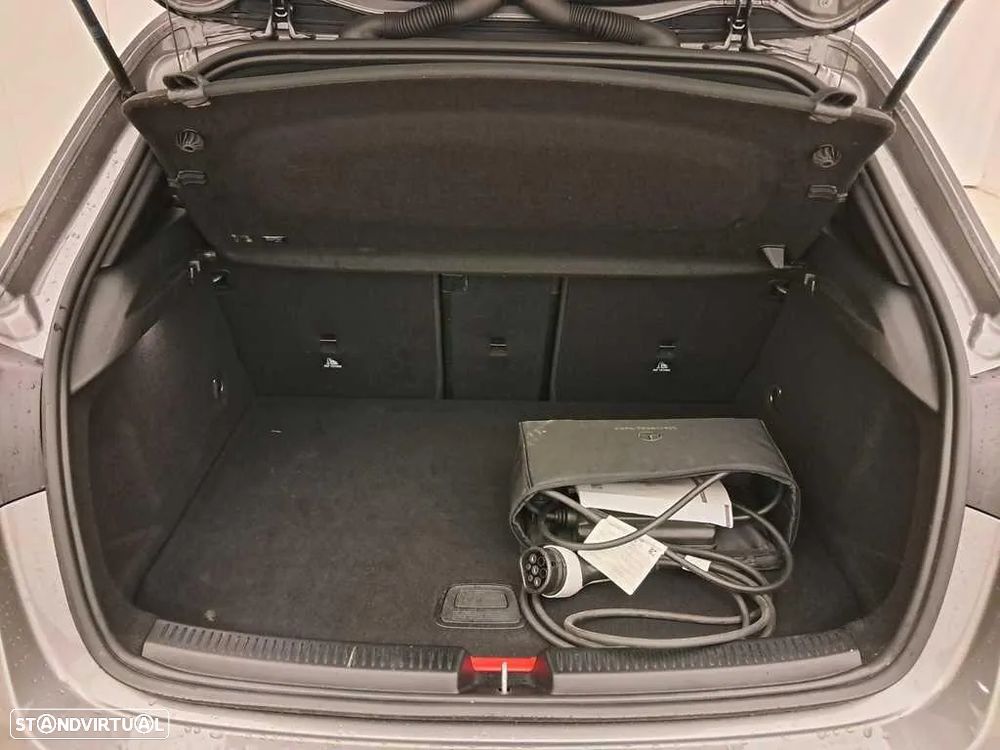 Mercedes-Benz A 250 e AMG Line - 10