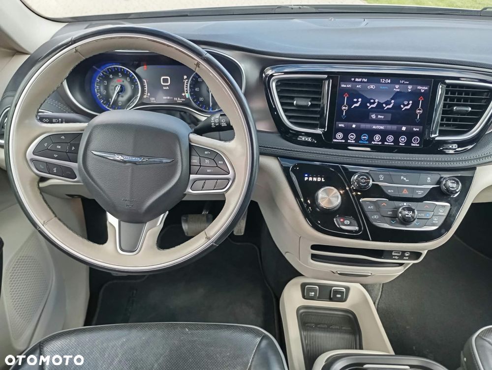 Chrysler Pacifica - 8