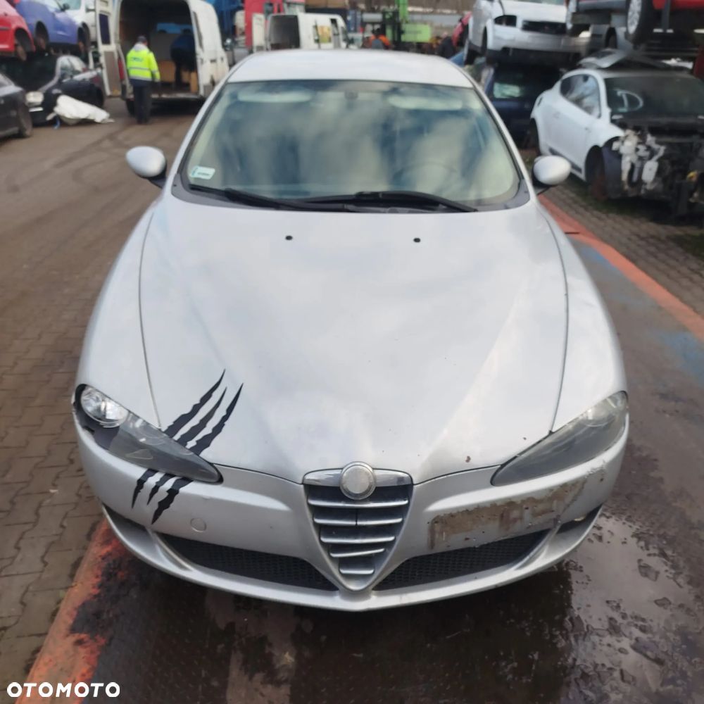 Alfa Romeo  147 na części . - 1
