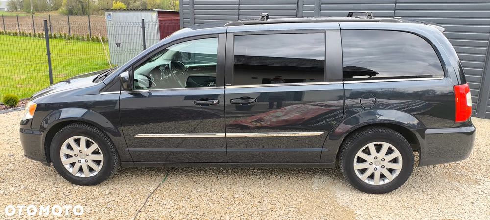 Chrysler Town & Country - 13