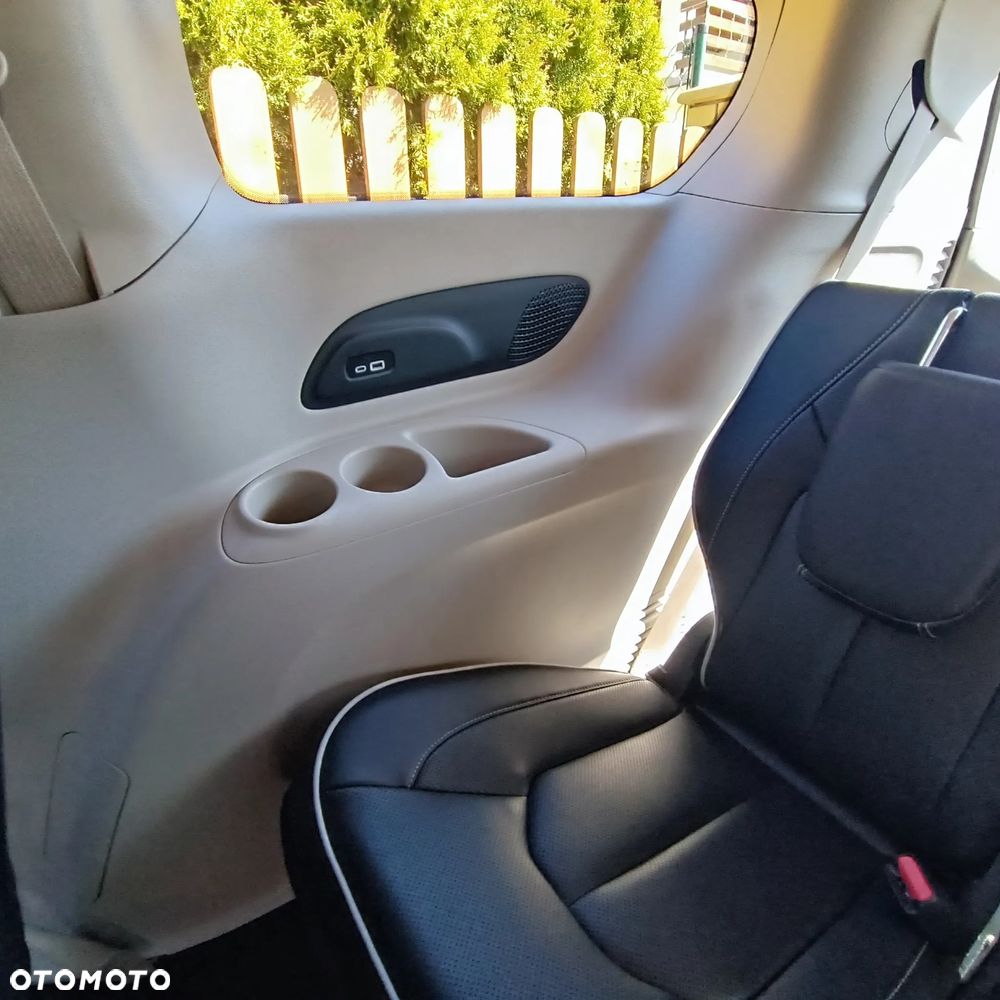 Chrysler Pacifica - 14