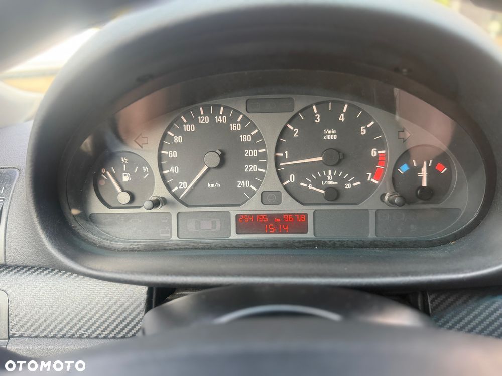 BMW Seria 3 320i Edition Exclusive - 24