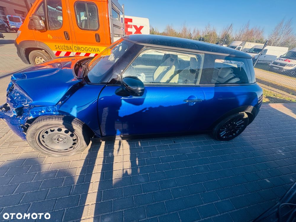MINI Cooper C Essential Trim - 3