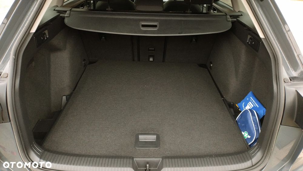 Volkswagen Golf 1.5 eTSI EVO Style DSG - 21