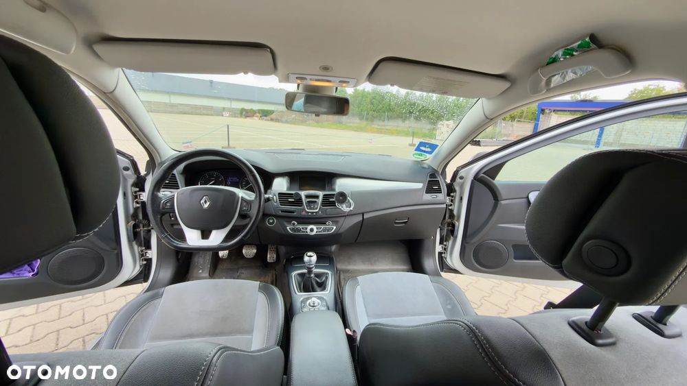Renault Laguna dCi 150 FAP GT - 24