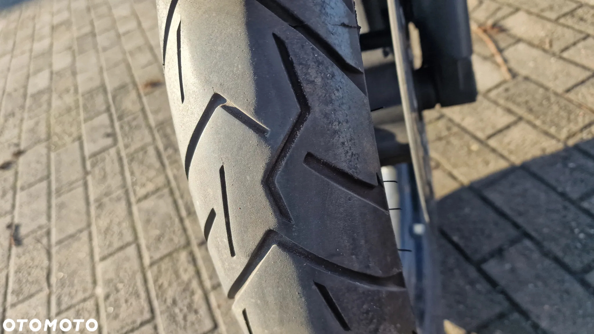 Suzuki V-STROM - 10