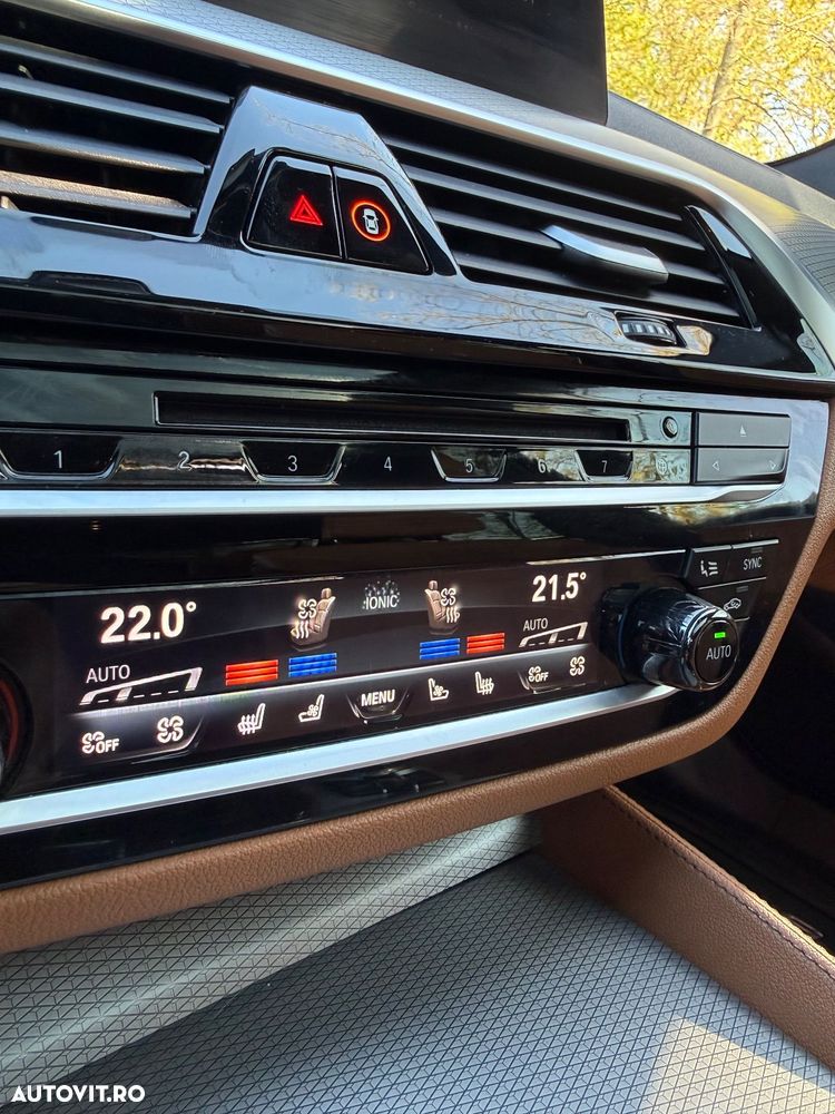 BMW Seria 5 550i xDrive - 10