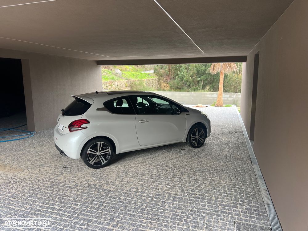 Peugeot 208 - 10