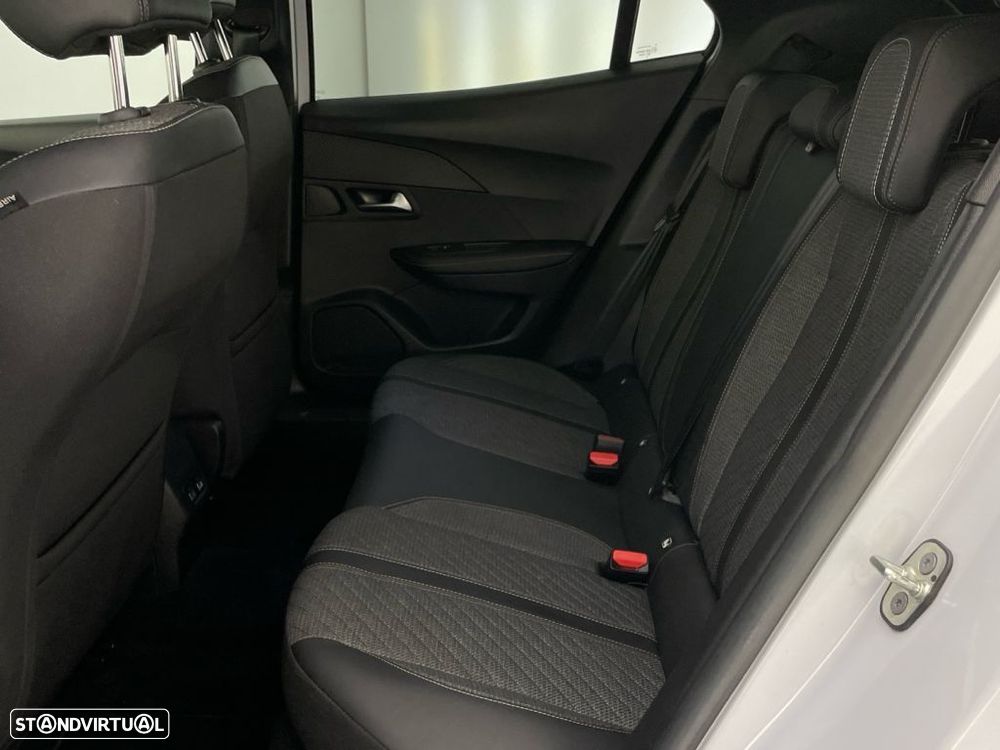 Peugeot 2008 1.2 PureTech Allure - 12