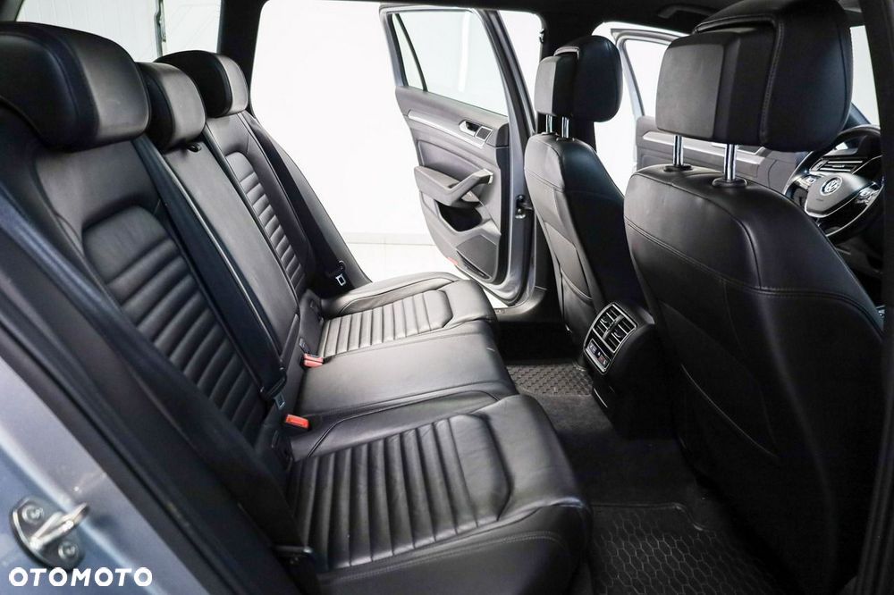 Volkswagen Passat - 27