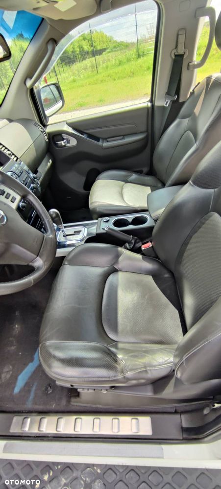 Nissan Pathfinder 2.5 DCi LE - 11