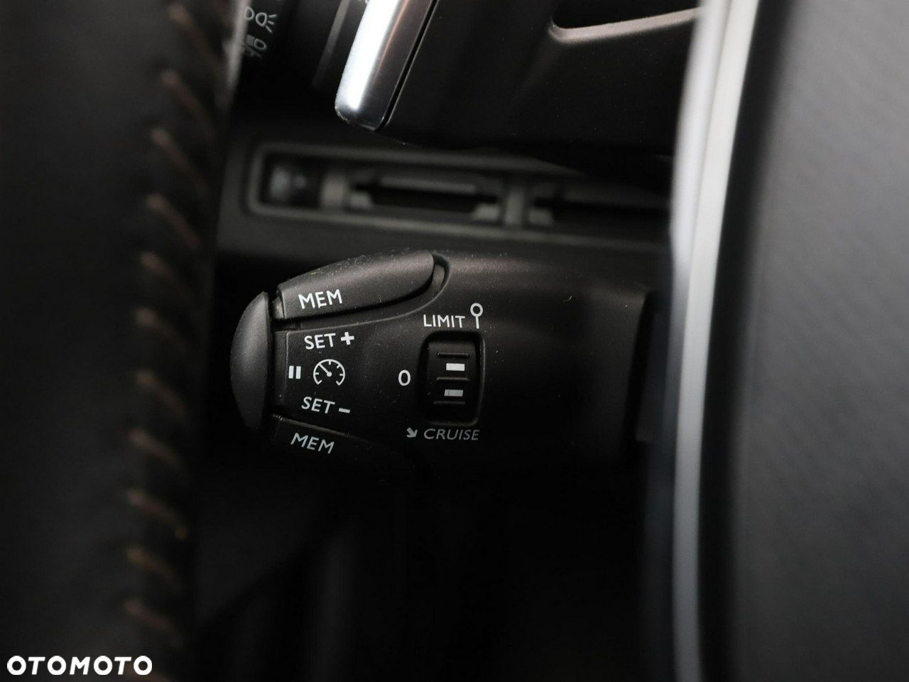 Peugeot 5008 1.2 PureTech Active S&S EAT8 - 33