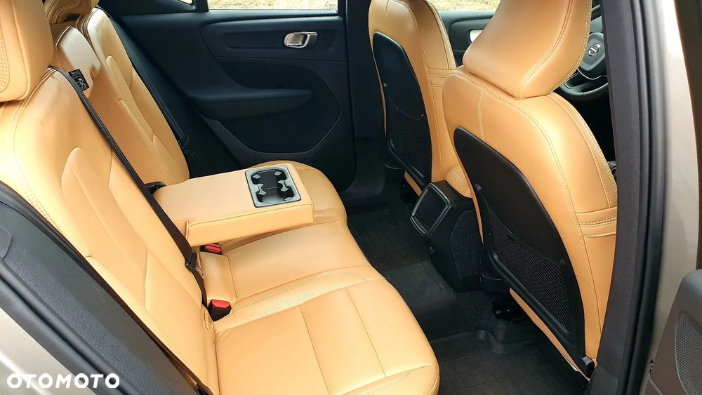 Volvo XC 40 T3 Momentum Pro - 16