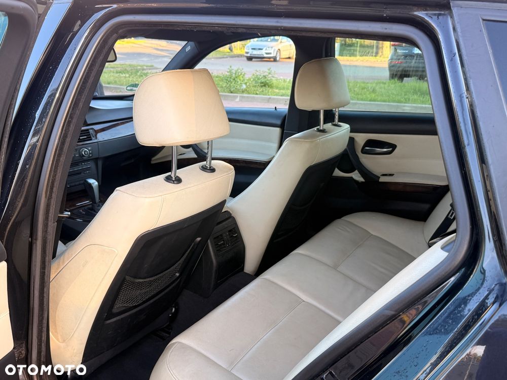 BMW Seria 3 320i - 12