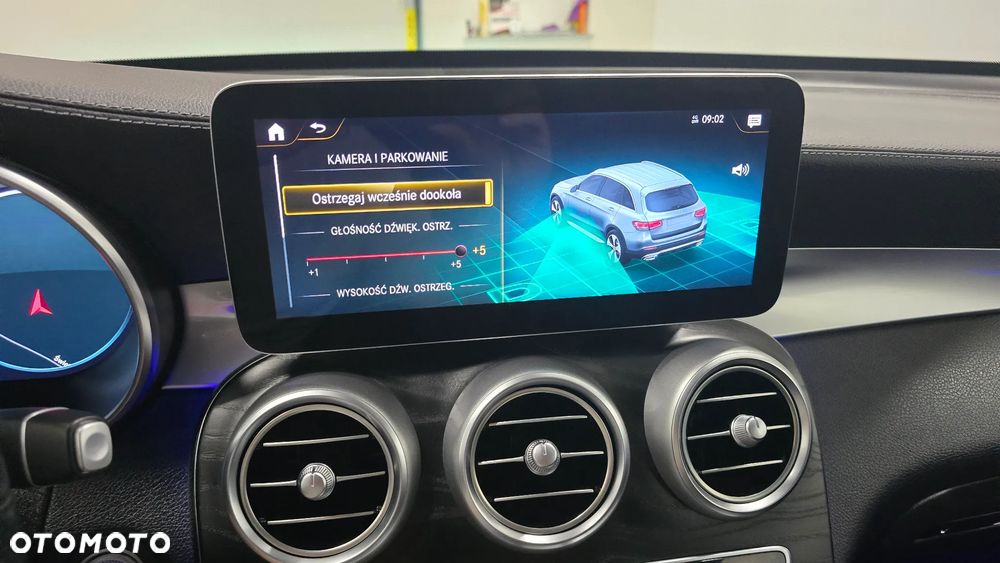 Mercedes-Benz GLC 300 d 4Matic 9G-TRONIC AMG Line Plus - 29