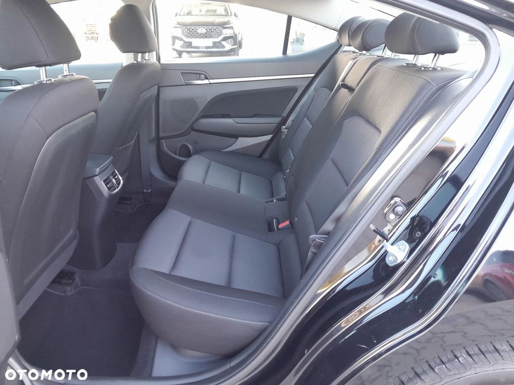 Hyundai Elantra 1.6 Style - 21
