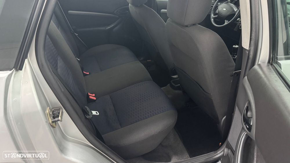 Ford Focus SW 1.8 TDdi Ghia - 25