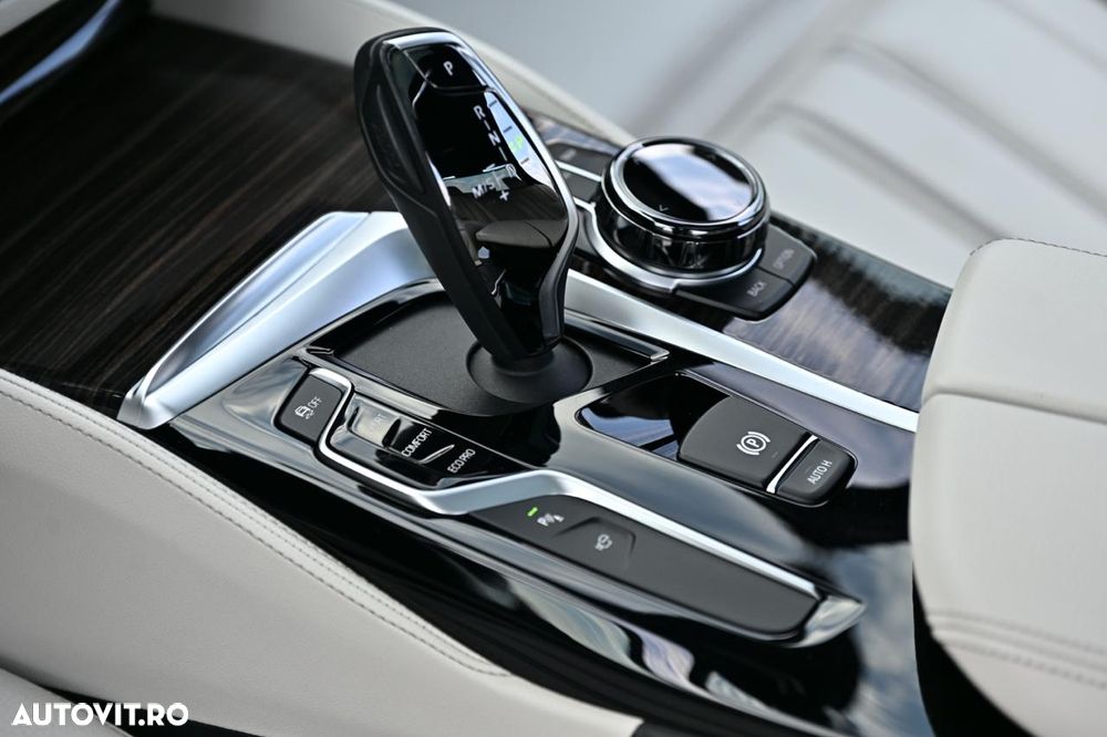 BMW Seria 5 530i xDrive AT - 11