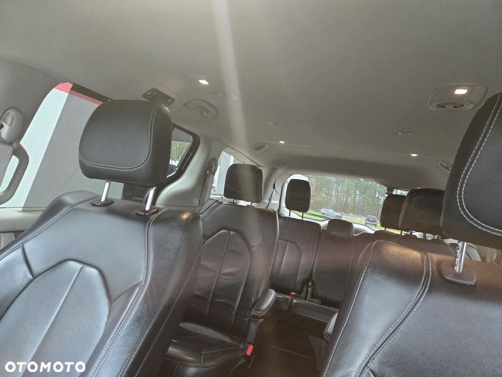 Chrysler Pacifica - 32