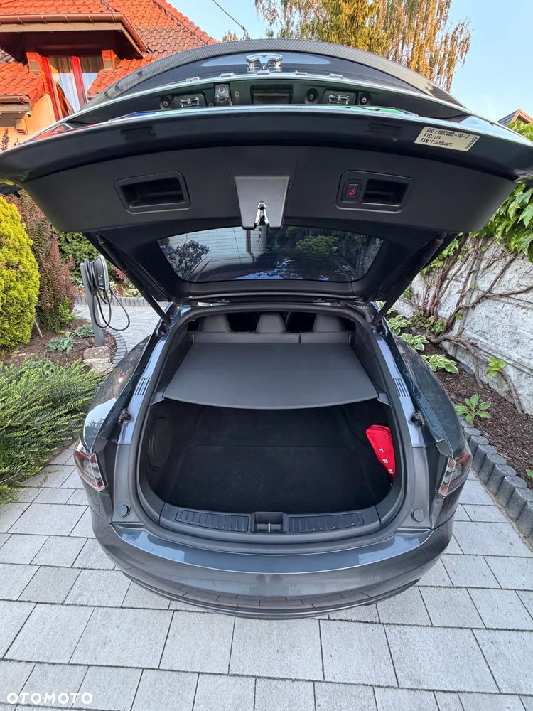 Tesla Model S 85 D - 12