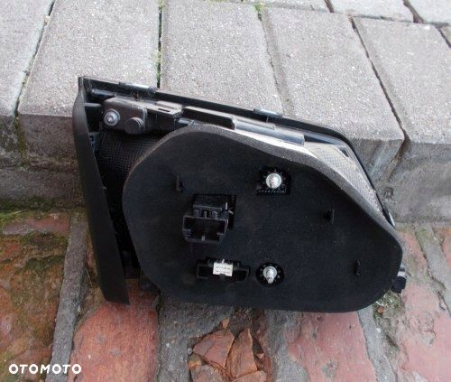 VW GOLF SPORTSVAN LIFT LAMPA TYLNA PRAWA LED KLAPA - 2